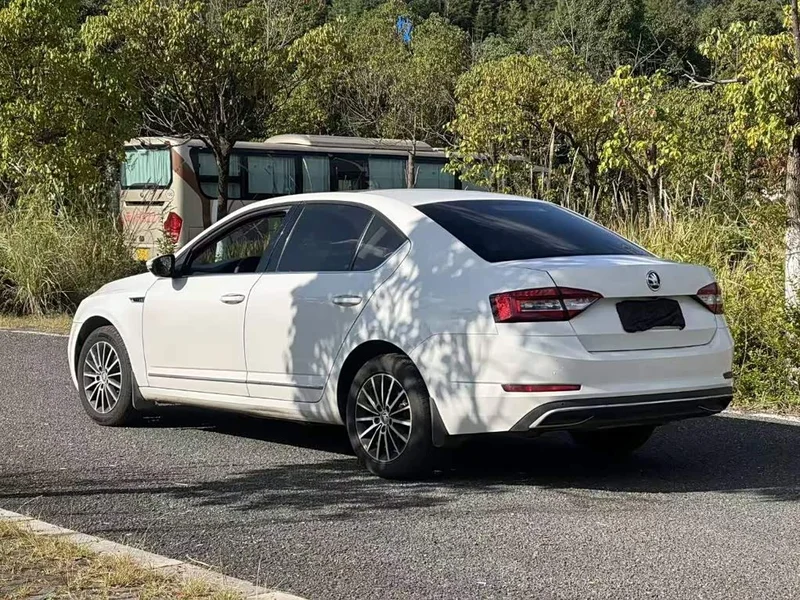 Volkswagen Octavia — фото 7