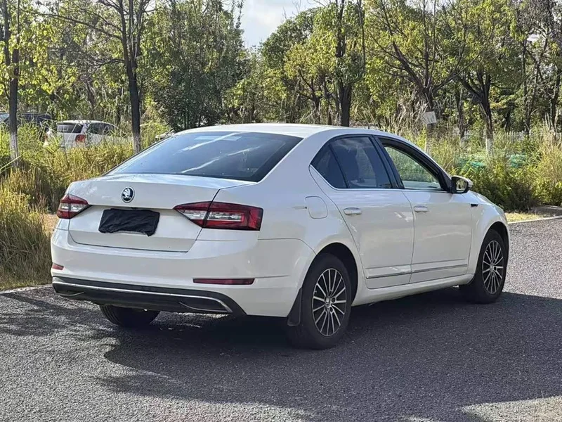 Volkswagen Octavia — фото 8