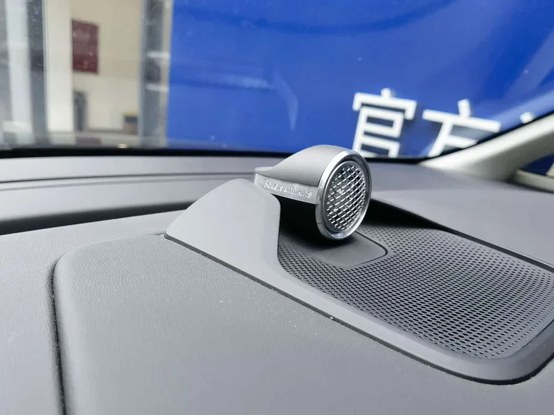 Volvo EM90 — фото 15