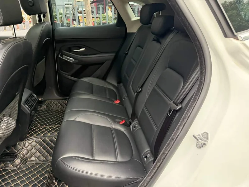 Jaguar E-PACE — фото 12