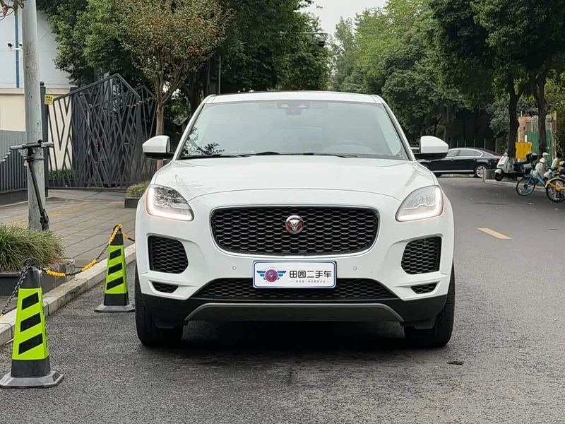 Jaguar E-PACE — фото 2