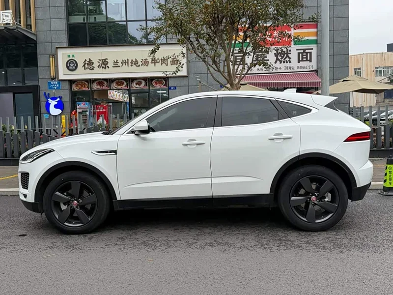 Jaguar E-PACE — фото 3