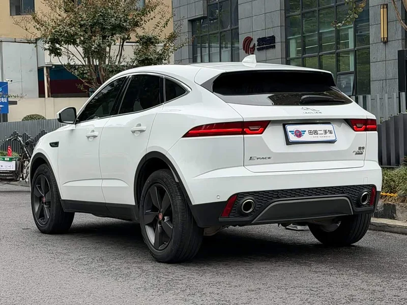 Jaguar E-PACE — фото 4