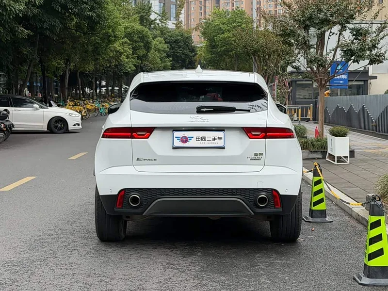 Jaguar E-PACE — фото 5