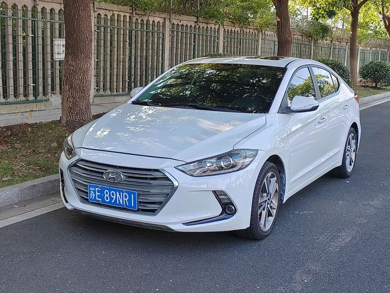 Hyundai Elantra Sport — фото 1
