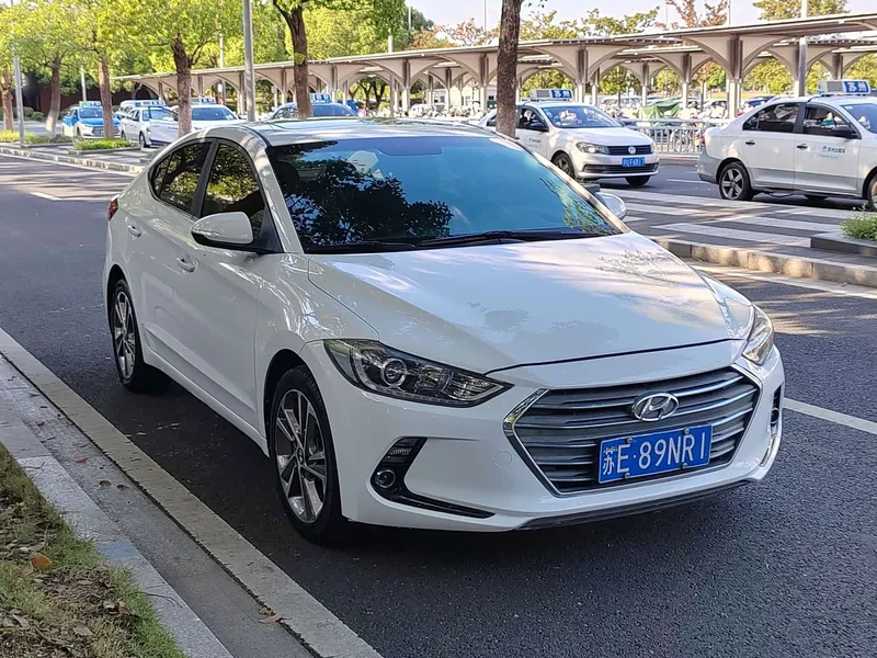 Hyundai Elantra Sport — фото 3