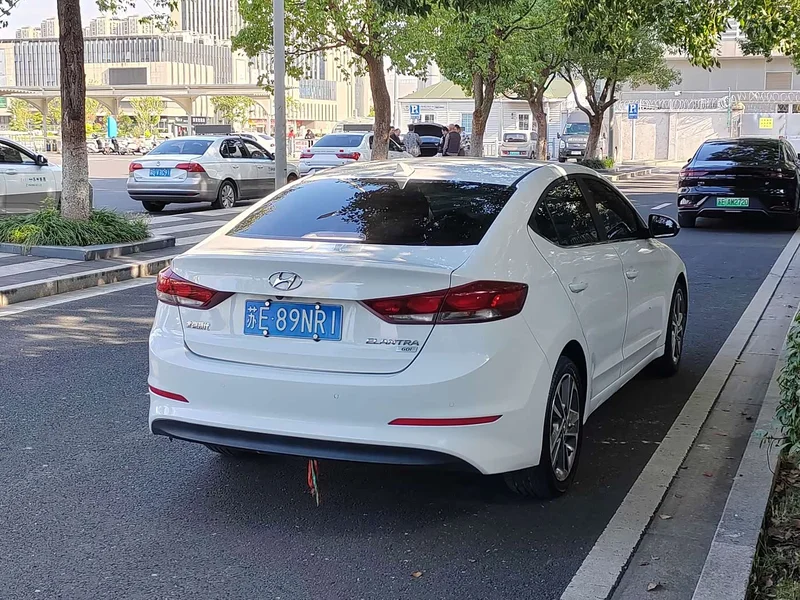 Hyundai Elantra Sport — фото 7