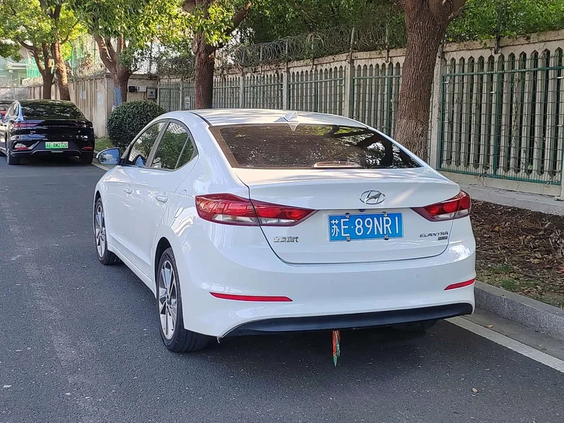 Hyundai Elantra Sport — фото 9