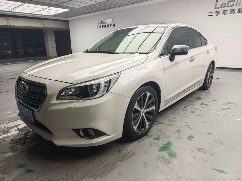 Subaru Legacy — фото 1