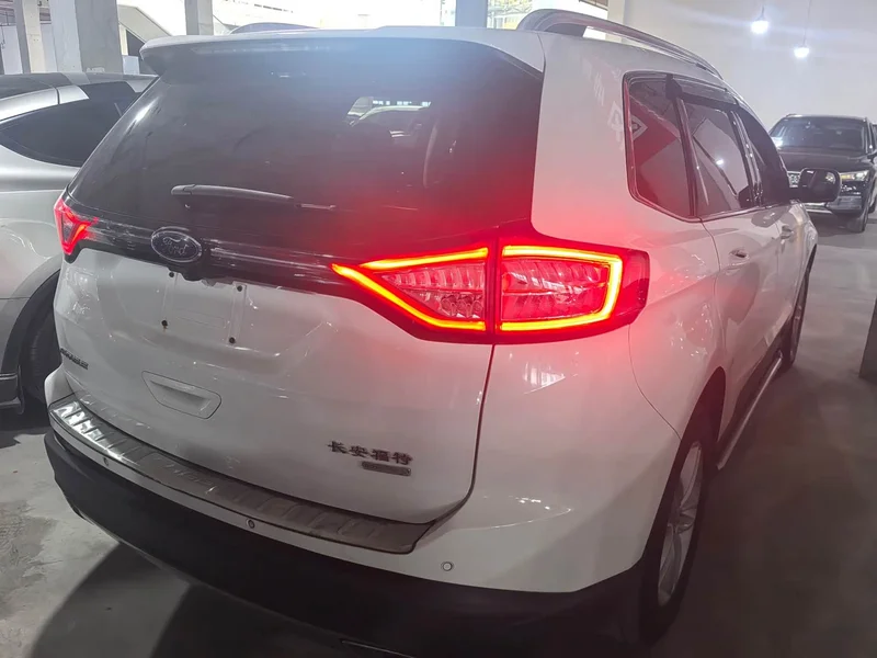 Ford Edge — фото 6