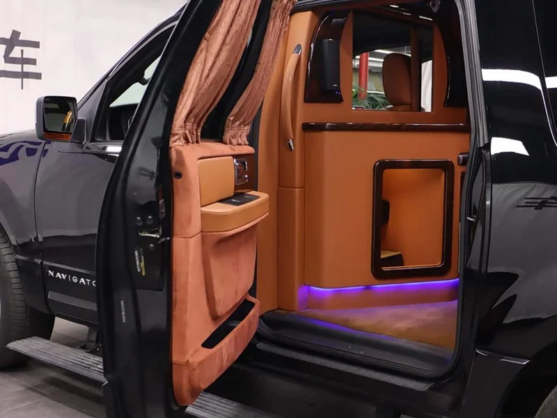 Lincoln Navigator — фото 13
