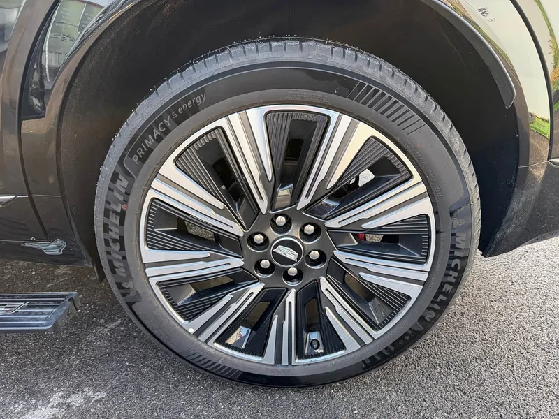 Cadillac XT5 — фото 14