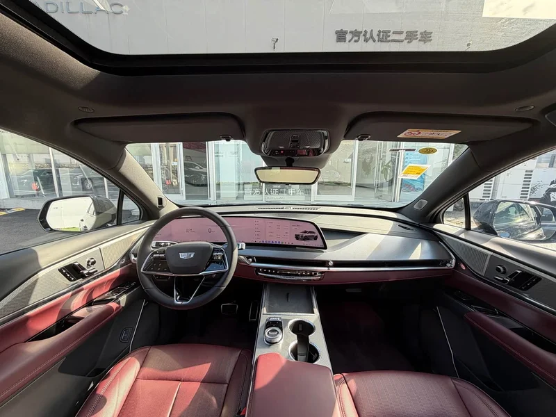 Cadillac XT5 — фото 19