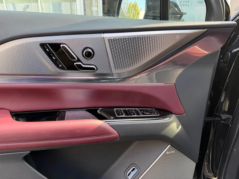 Cadillac XT5 — фото 5