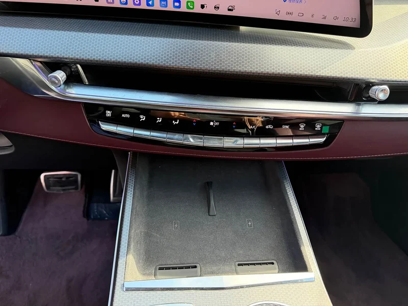 Cadillac XT5 — фото 10