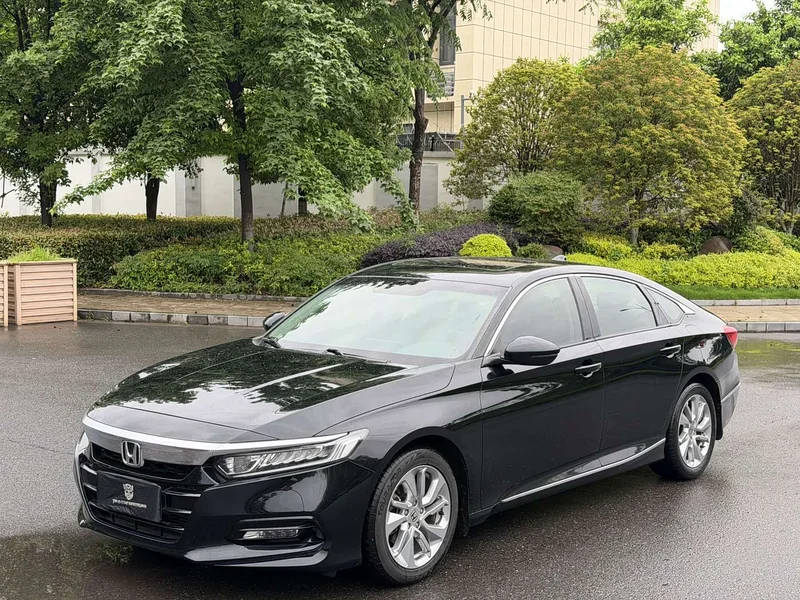 Honda Accord — фото 1
