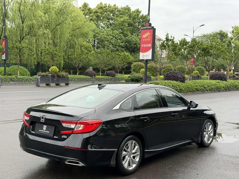 Honda Accord — фото 7