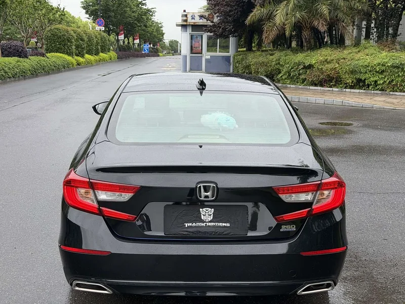 Honda Accord — фото 8