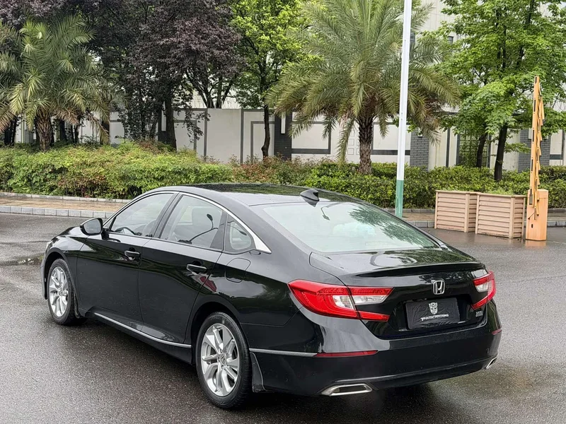 Honda Accord — фото 9