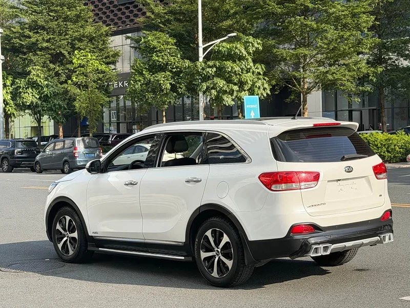 Kia Sorento — фото 4