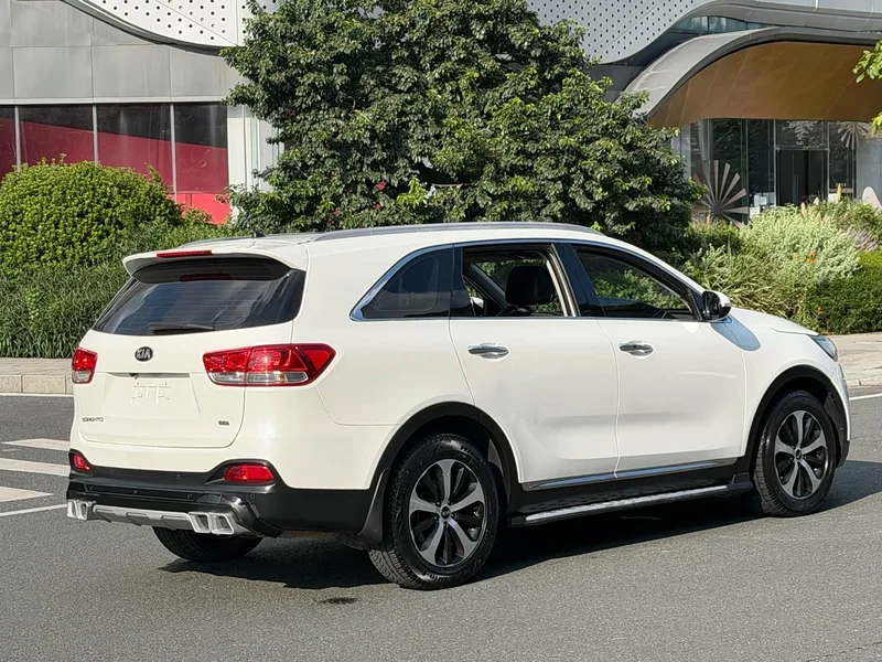 Kia Sorento — фото 6
