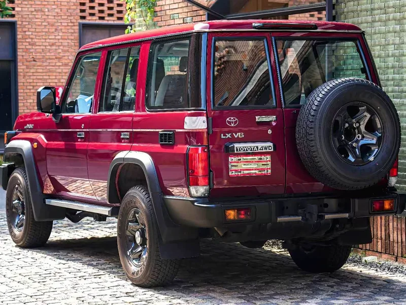 Toyota Land Cruiser LC76 (Imported) — фото 2