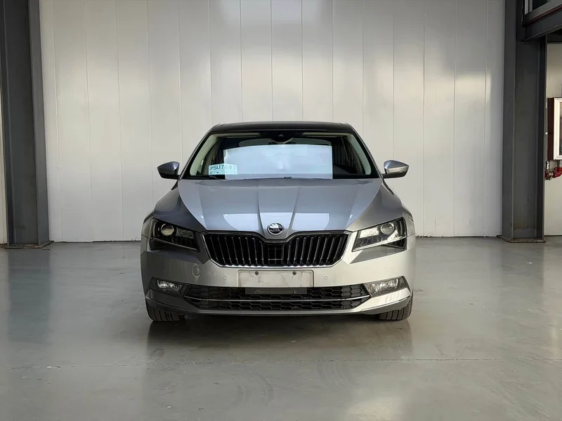 Skoda Superb — фото 2