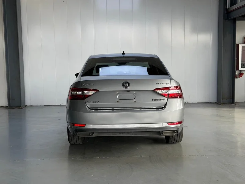 Skoda Superb — фото 5