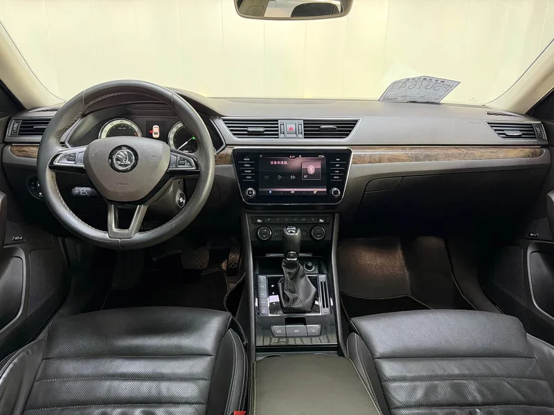 Skoda Superb — фото 9