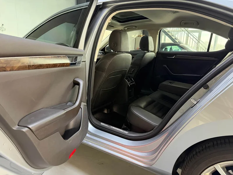 Skoda Superb — фото 10