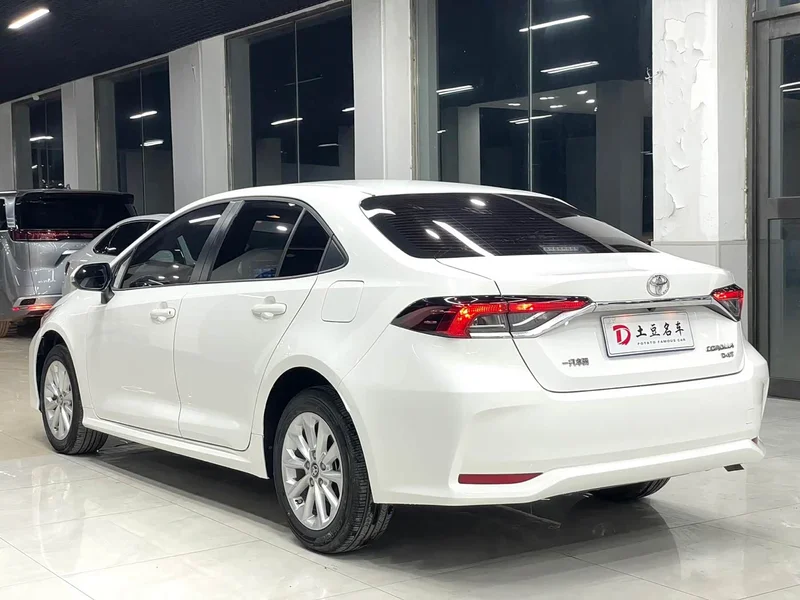 Toyota Corolla — фото 4