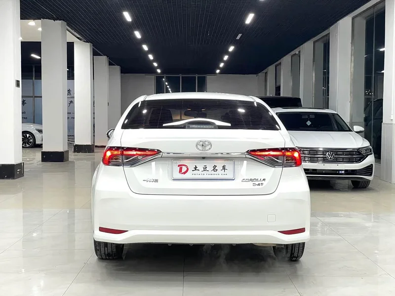 Toyota Corolla — фото 5