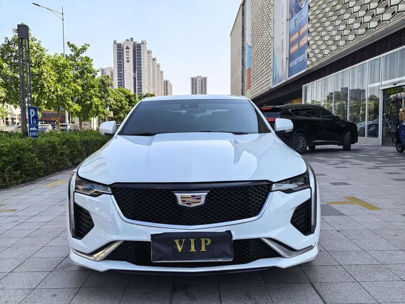 Cadillac CT4 — фото 1