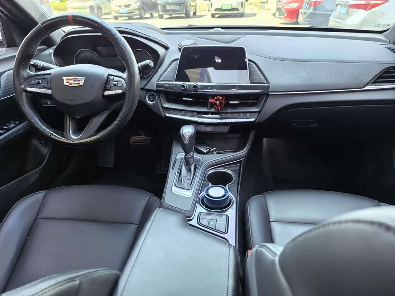 Cadillac CT4 — фото 5