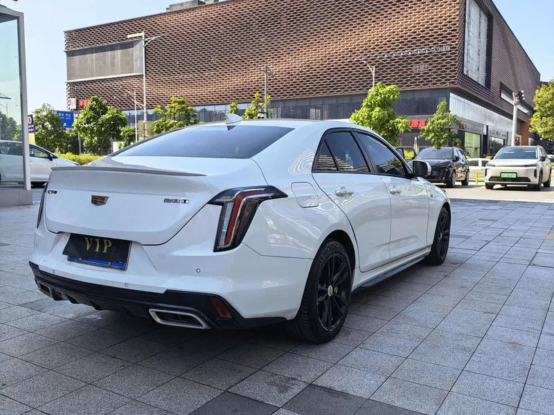 Cadillac CT4 — фото 7