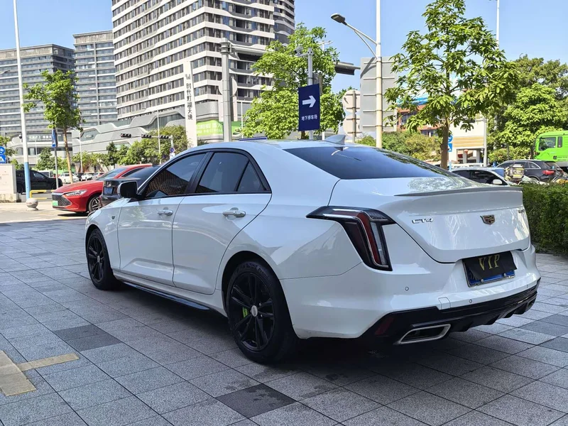 Cadillac CT4 — фото 9