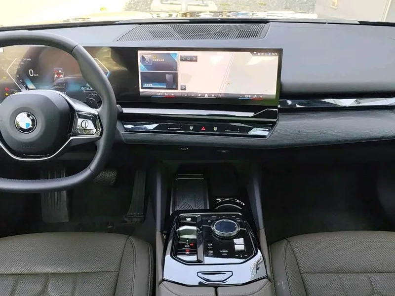 BMW 5-Series — фото 12