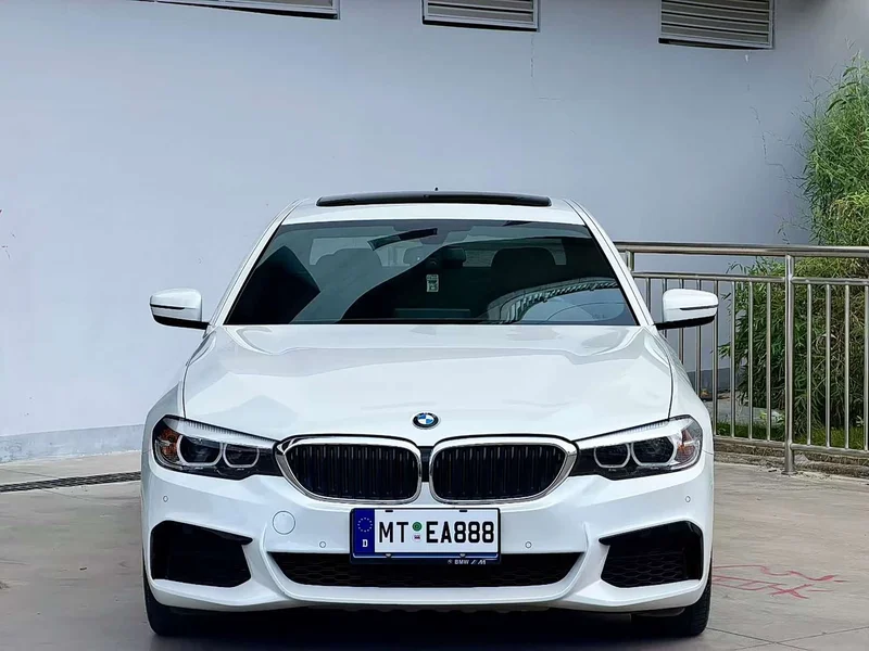 BMW 5-Series — фото 1