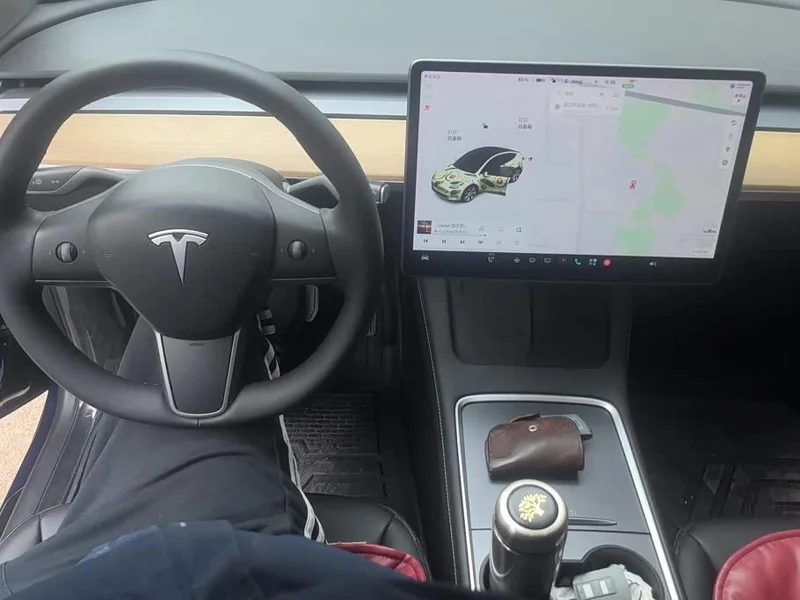 Tesla Model Y — фото 12