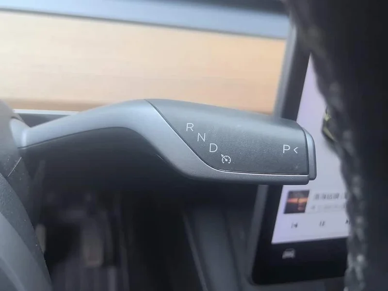 Tesla Model Y — фото 16