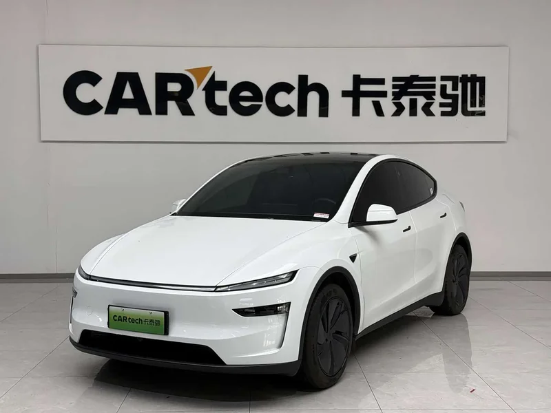 Tesla Model Y — фото 1