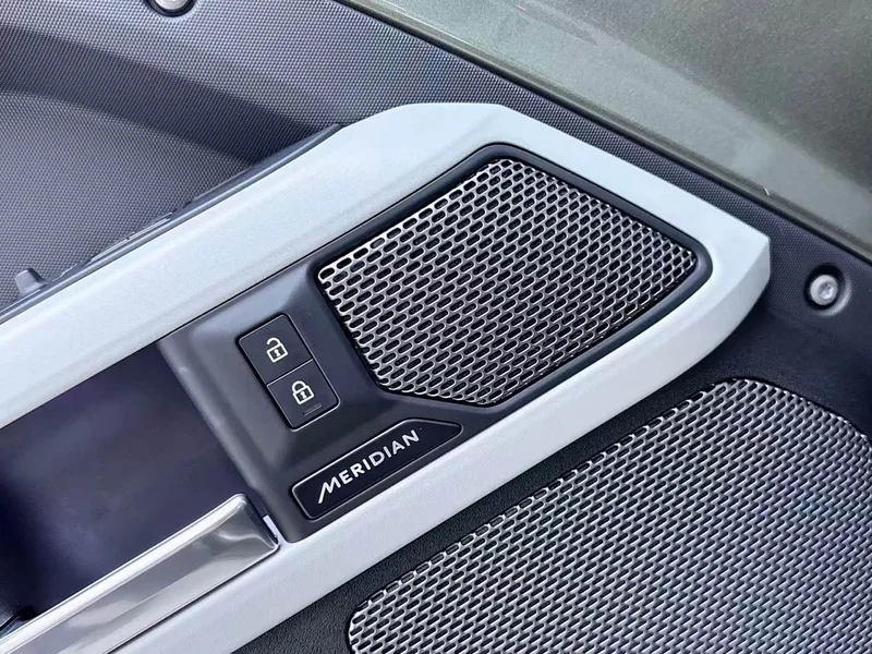 Land Rover Defender — фото 12
