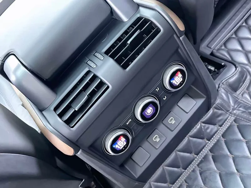 Land Rover Defender — фото 16