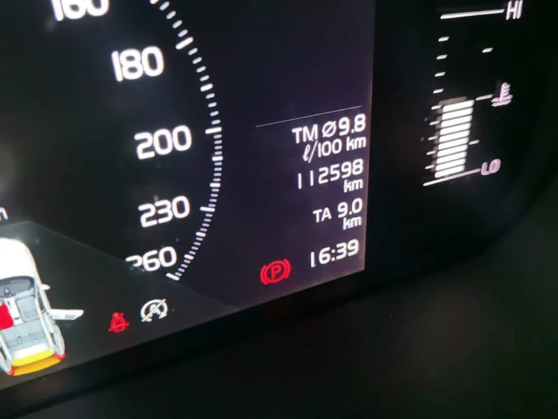 Volvo XC60 — фото 13
