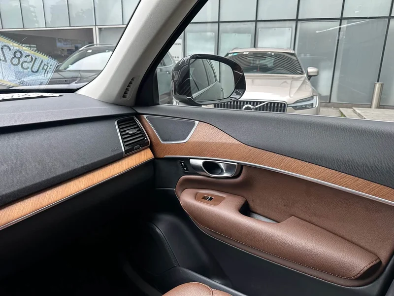 Volvo XC90 — фото 11