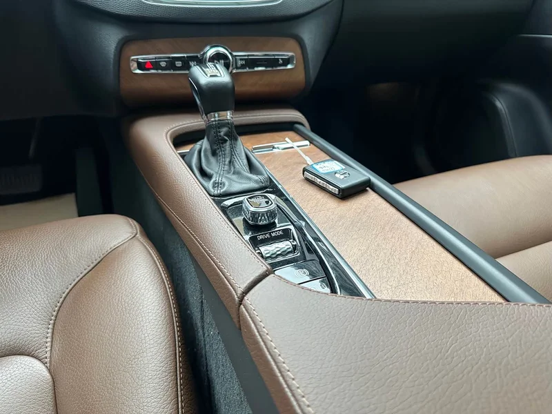 Volvo XC90 — фото 12