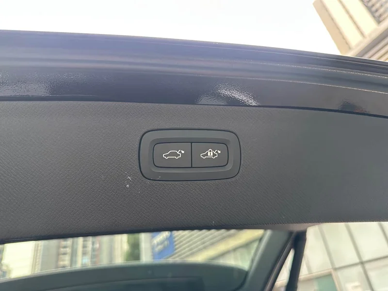 Volvo XC90 — фото 18