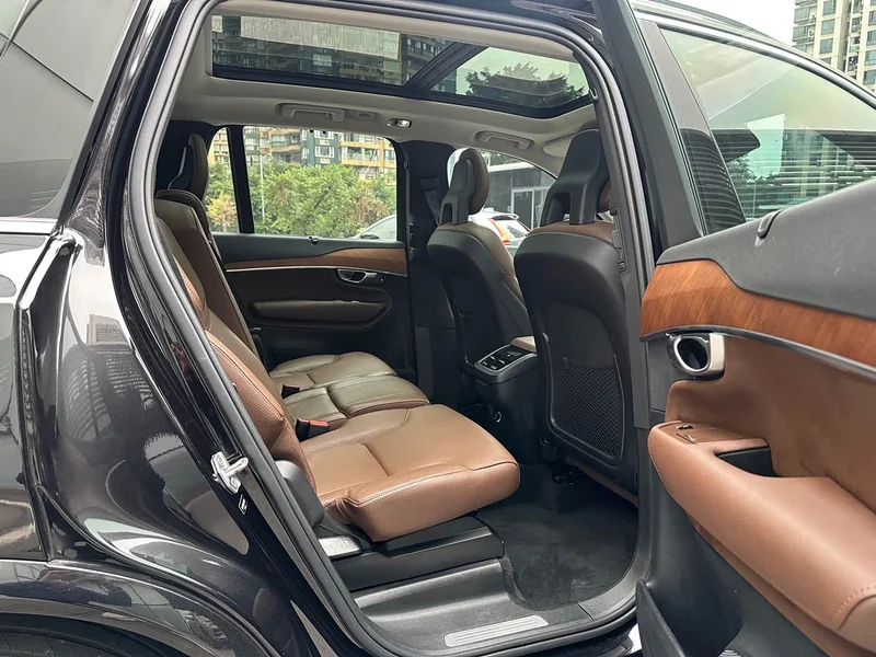 Volvo XC90 — фото 19