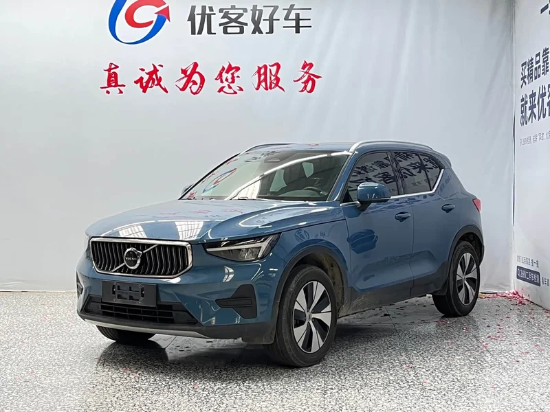 Volvo XC40 — фото 1