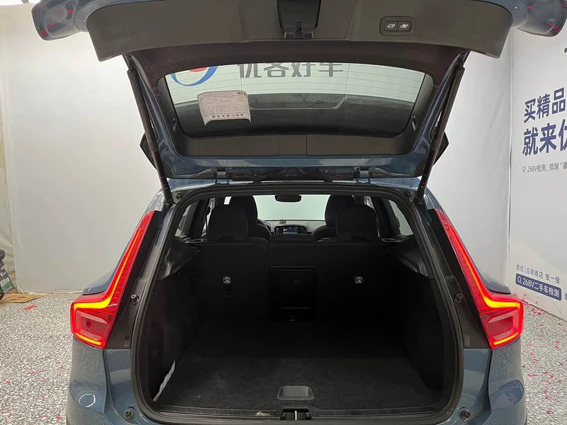 Volvo XC40 — фото 14